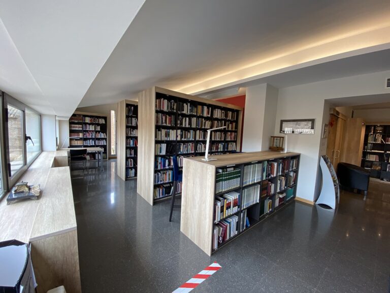 Biblioteca Cadrete