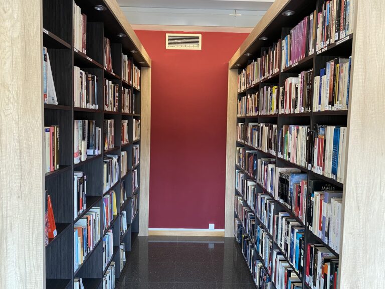 Biblioteca Cadrete