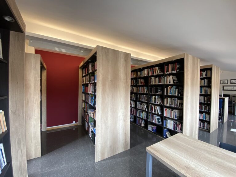 Biblioteca Cadrete