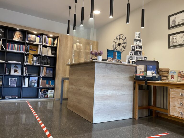 Biblioteca Cadrete