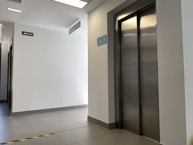 ascensor centro de salud
