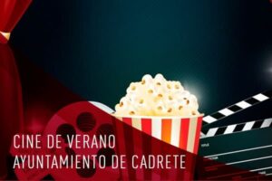 Imagen de entradas de cine y palomitas de maíz